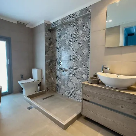 Sea Breeze Modern With A Refreshing Balcony View Appartement *